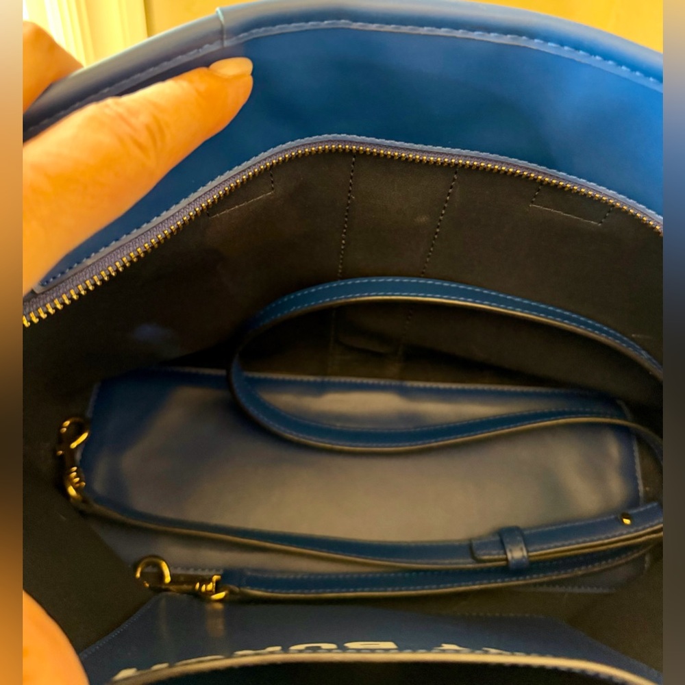 Tory Burch Gemini Link Blue and White Patterned Tote- comes with long strap - Picture 7 of 16